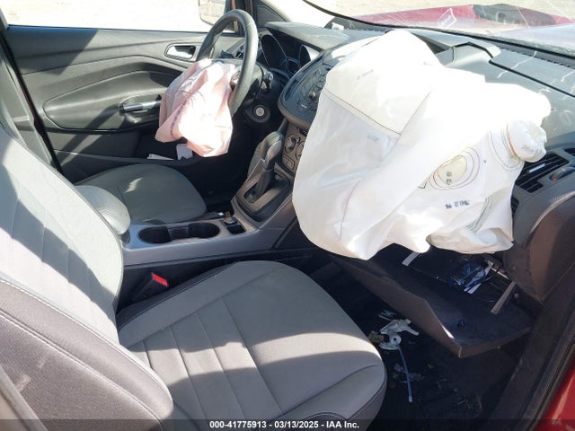 1FMCU9G9XFUC12587 Ford ESCAPE SE
