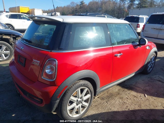 2011 MINI COOPER S WMWSV3C58BTY13782 Photo 3