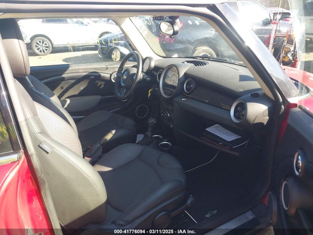 2011 MINI COOPER S WMWSV3C58BTY13782 Photo 4