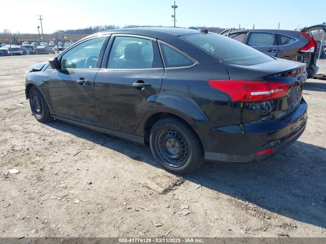Ford FOCUS S 2016 1FADP3E25GL250244 Image 3