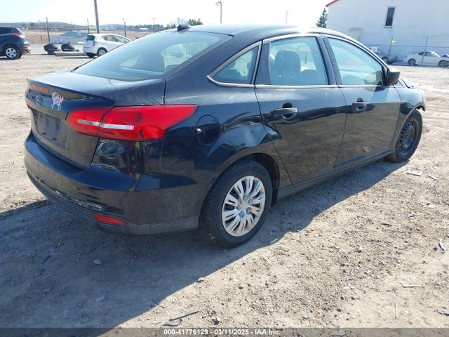 Ford FOCUS S 2016 1FADP3E25GL250244 Image 4