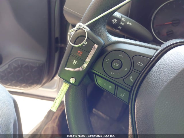 2T3H1RFV0KW052444 Toyota RAV4 LE