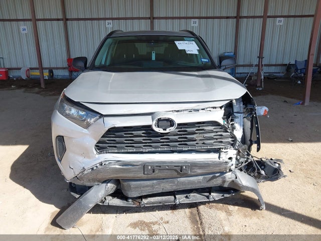 2T3H1RFV0KW052444 Toyota RAV4 LE