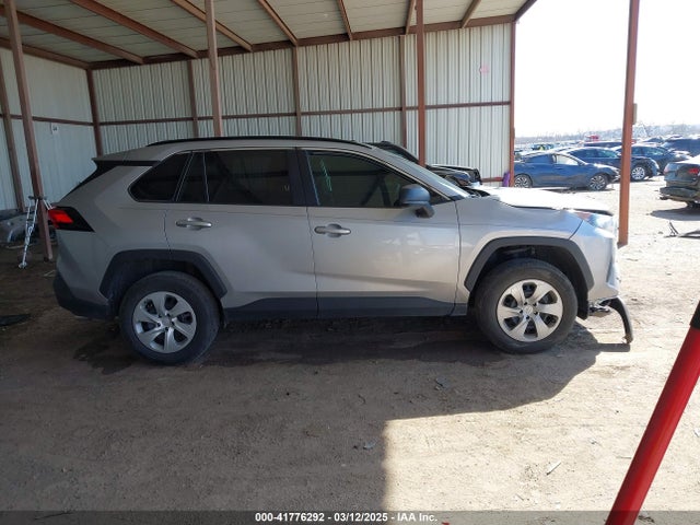 2T3H1RFV0KW052444 Toyota RAV4 LE