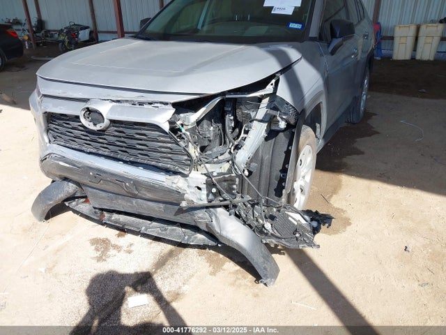 2T3H1RFV0KW052444 Toyota RAV4 LE