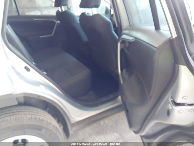 2T3H1RFV0KW052444 Toyota RAV4 LE