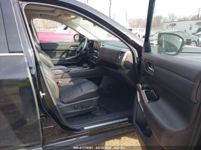 5N1DR3DJ3RC230179 Nissan Pathfinder Platinum 4wd