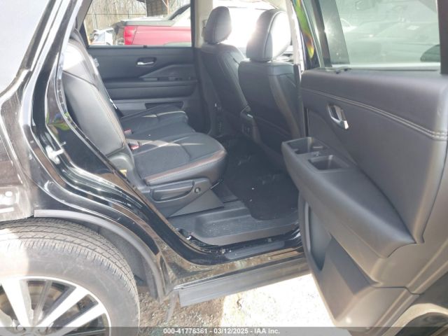 5N1DR3DJ3RC230179 Nissan Pathfinder Platinum 4wd