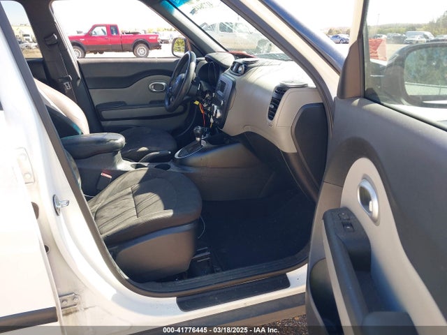 KNDJN2A27G7395720 KIA Soul