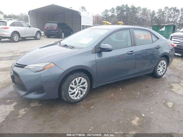 Toyota COROLLA LE 2018 2T1BURHEXJC975842 Image 2