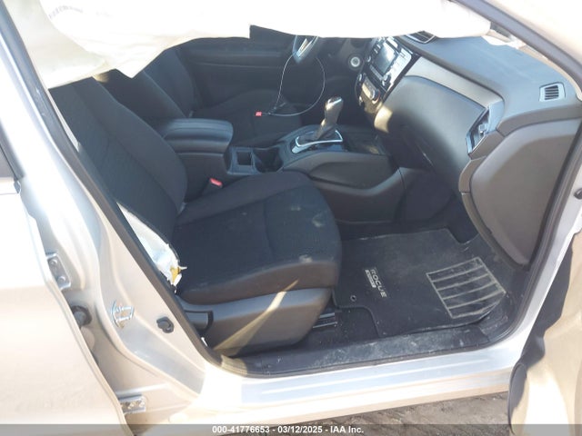 JN1BJ1CR6JW265142 Nissan Rogue Sport S