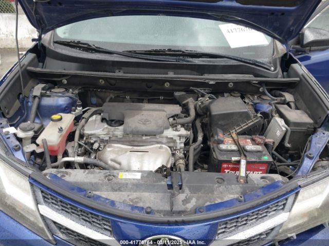 2T3ZFREVXFW231667 Toyota RAV4 LE
