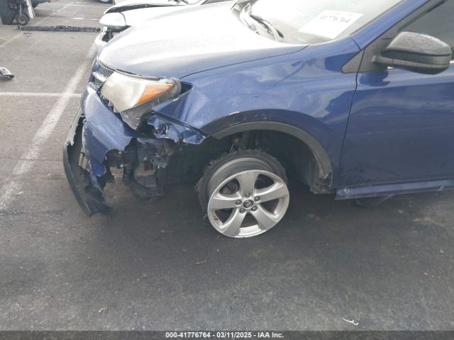 2T3ZFREVXFW231667 Toyota RAV4 LE