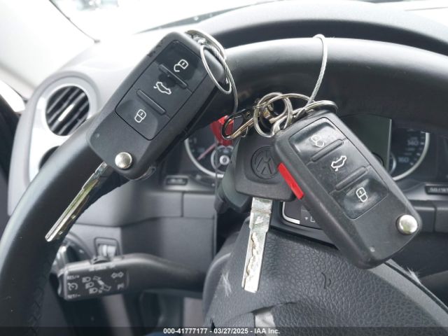 WVGAV3AX4EW528594 Volkswagen TIGUAN SE