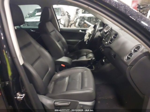 WVGAV3AX4EW528594 Volkswagen TIGUAN SE
