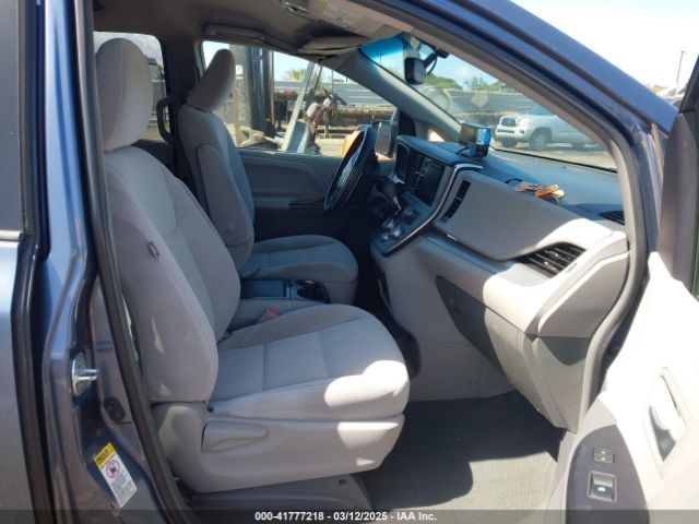 5TDKZ3DC1HS786551 Toyota Sienna Le 7 Passenger