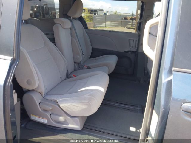 5TDKZ3DC1HS786551 Toyota Sienna Le 7 Passenger