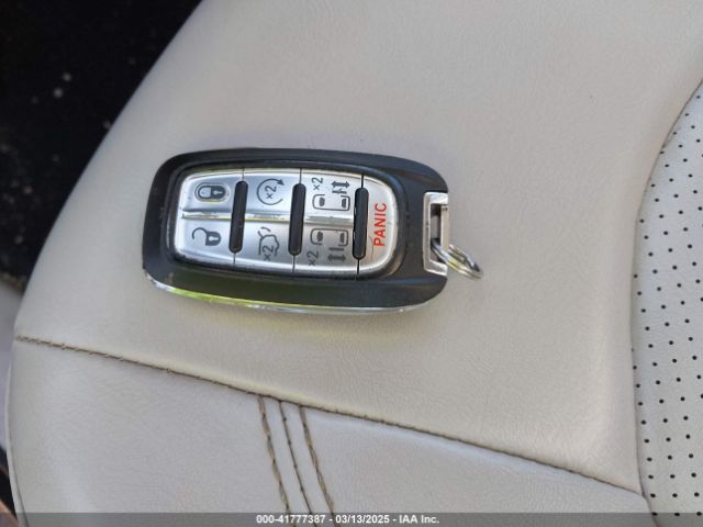 2C4RC1DG8MR551168 Chrysler Voyager Lxi