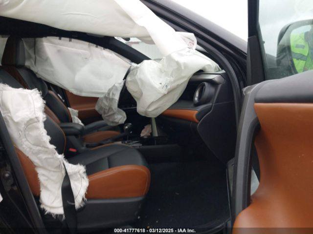 2T3NFREV8JW454135 Toyota RAV4 SE
