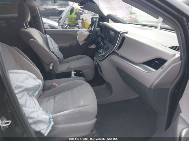 5TDKZ3DC4JS958786 Toyota Sienna Le 8 Passenger