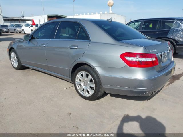 2013 MERCEDES-BENZ E 350 WDDHF5KB7DA671961 Photo 2