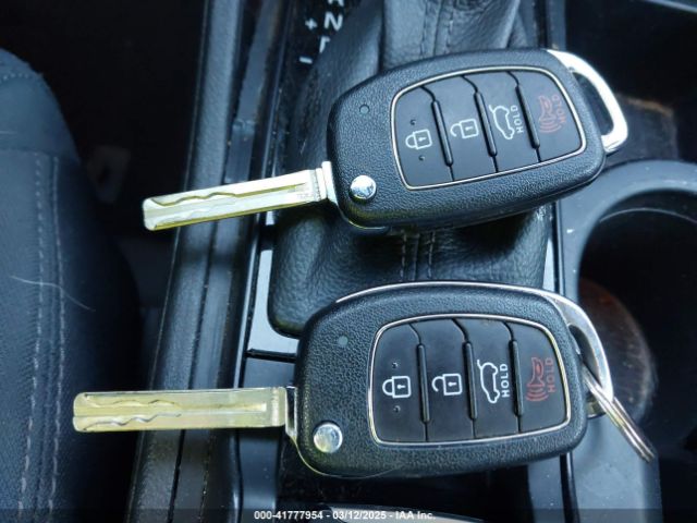 KM8J2CA45MU296743 Hyundai TUCSON SE