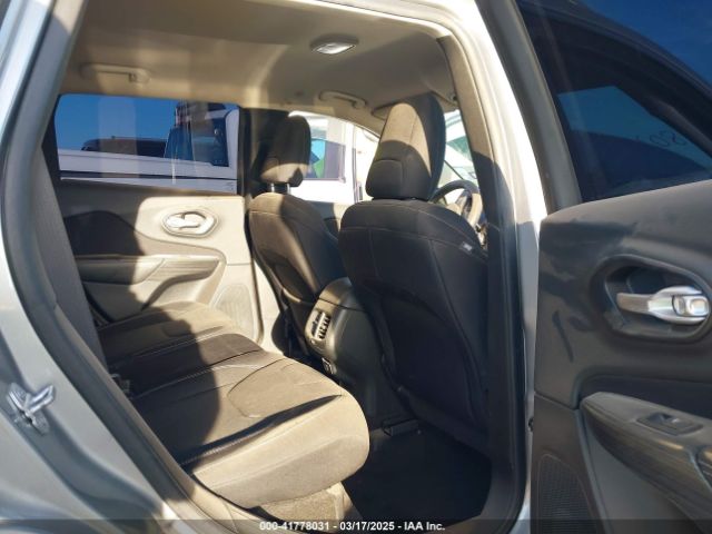1C4PJMCS3FW673872 Jeep Cherokee Latitude