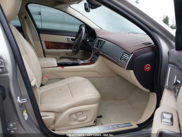 2011 JAGUAR XF SAJWA0GB5BLS01748 Photo 4