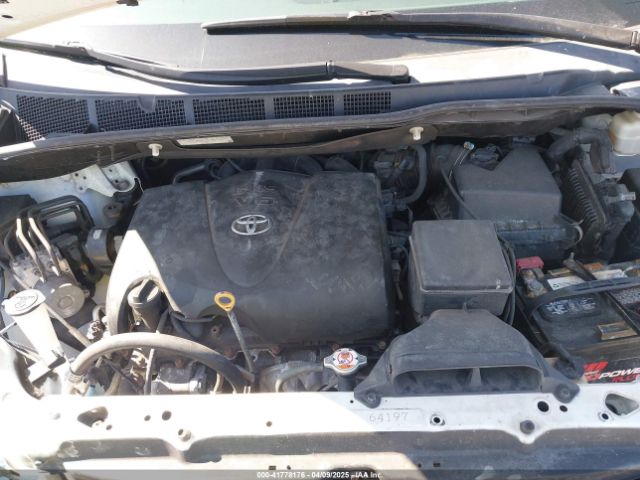 5TDKZ3DC9HS797877 Toyota Sienna Le 8 Passenger