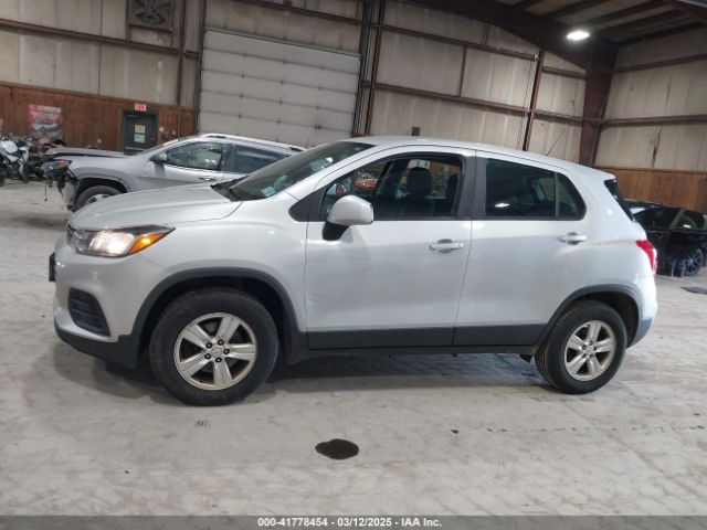 3GNCJNSB2HL175748 Chevrolet TRAX LS