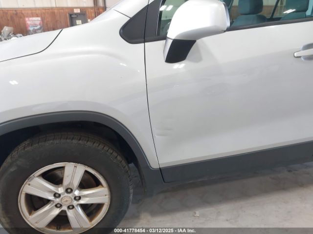 3GNCJNSB2HL175748 Chevrolet TRAX LS