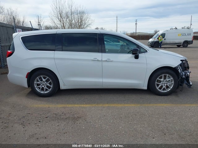 Chrysler Pacifica Touring L 2024 2C4RC1BG8RR124311 Image 14
