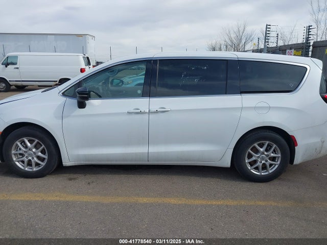 Chrysler Pacifica Touring L 2024 2C4RC1BG8RR124311 Image 15
