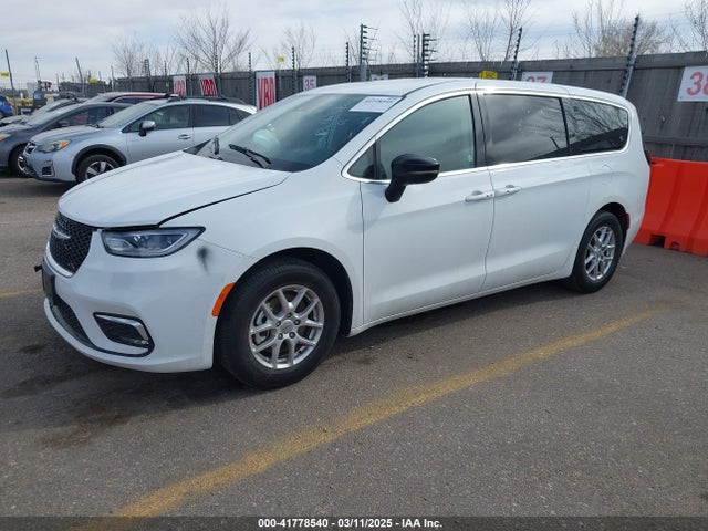 Chrysler Pacifica Touring L 2024 2C4RC1BG8RR124311 Image 2