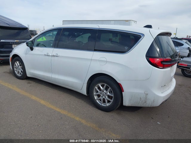 Chrysler Pacifica Touring L 2024 2C4RC1BG8RR124311 Image 3