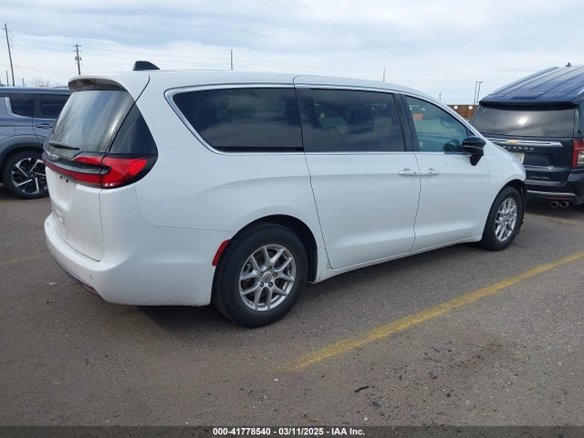 Chrysler Pacifica Touring L 2024 2C4RC1BG8RR124311 Image 4