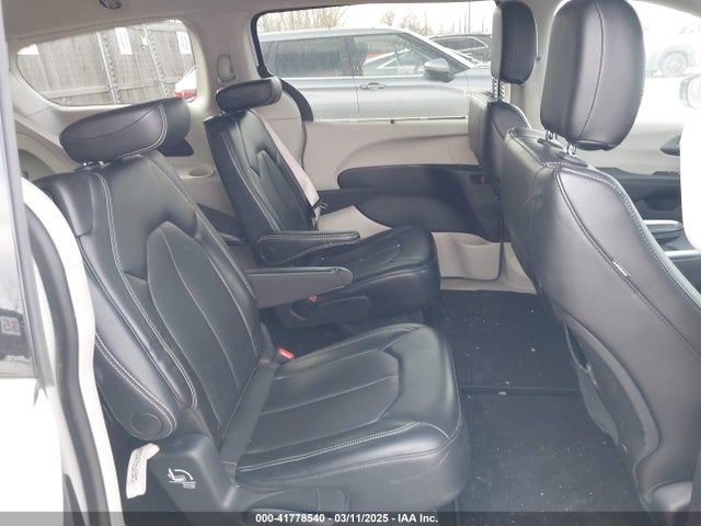 Chrysler Pacifica Touring L 2024 2C4RC1BG8RR124311 Image 8