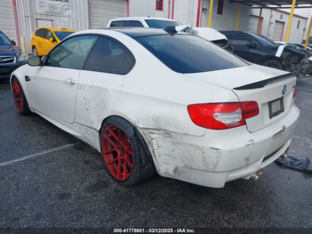 2011 BMW M3 WBSKG9C5XBE646032 Photo 2