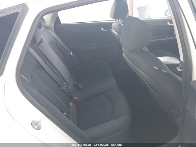 5XXGT4L31GG003758 KIA Optima Lx
