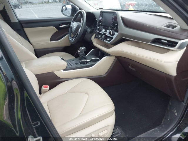 5TDHZRBH1LS520094 Toyota Highlander Xle