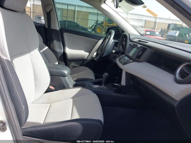 2T3WFREV3HW324973 Toyota Rav4 Xle