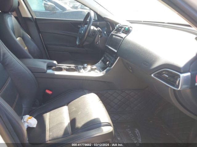 SAJAE4BG6HA956162 Jaguar Xe 25t Prestige