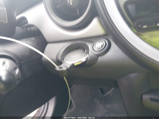 2011 MINI COOPER WMWSU3C56BT252789 Photo 10