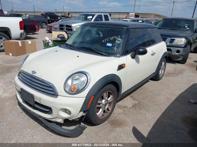2011 MINI COOPER WMWSU3C56BT252789 Photo 1