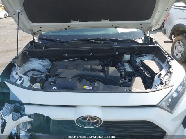 2T3K1RFV0NC207277 Toyota RAV4 LE