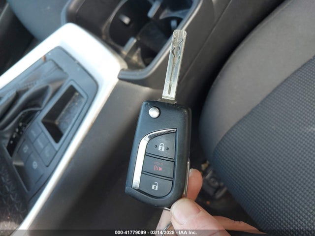 2T3K1RFV0NC207277 Toyota RAV4 LE