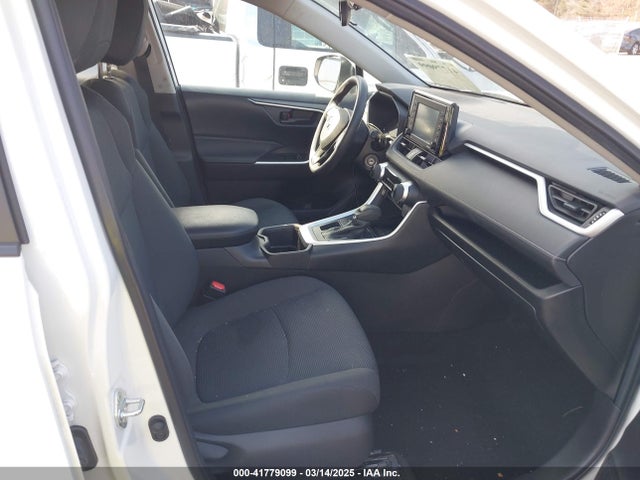 2T3K1RFV0NC207277 Toyota RAV4 LE