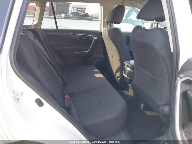 2T3K1RFV0NC207277 Toyota RAV4 LE