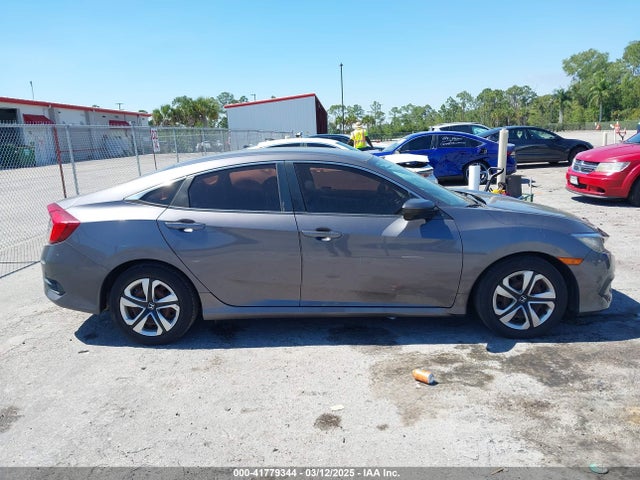 2HGFC2F56JH563682 Honda Civic Lx