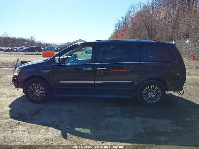 2C4RC1GG8GR215892 Chrysler Town & Country Limited Platinum